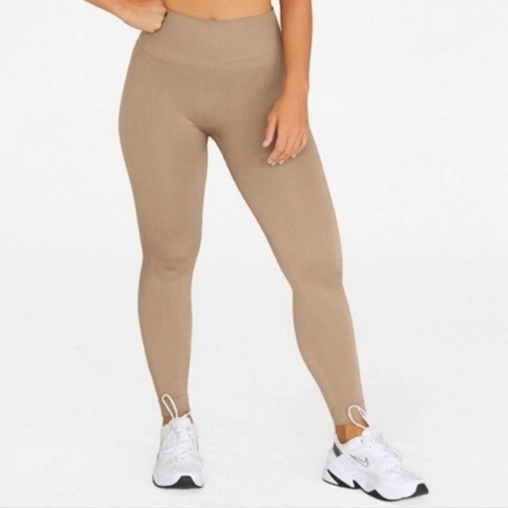 SET ACTIVE Sculptflex Leggings Oat Tan Beige High Waisted Seamless Size Medium